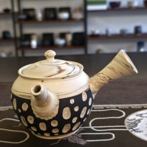 Nerikomi kyusu by Takumi Hotta